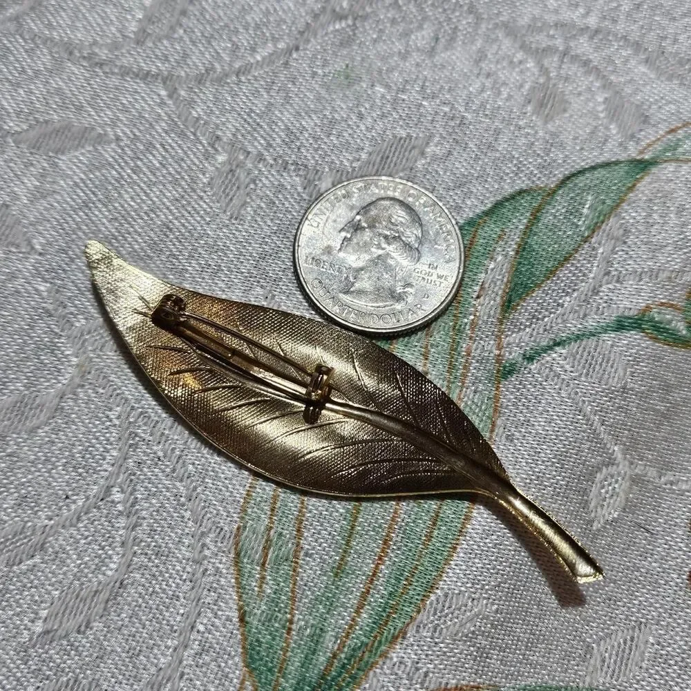 vintage whimsical cottagecore leaf gold tone brooch